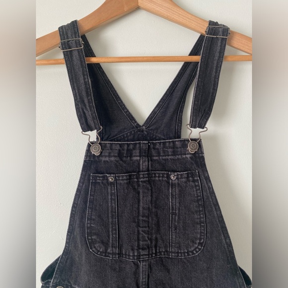 TNA Aritzia Black Denim Shortalls Size XS Adjustable Straps Pockets Summer - Picture 3 of 7